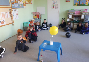 eksperyment z balonami