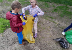 sprzątanie okolicy przedszkola