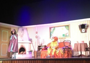 Miś i lala na scenie